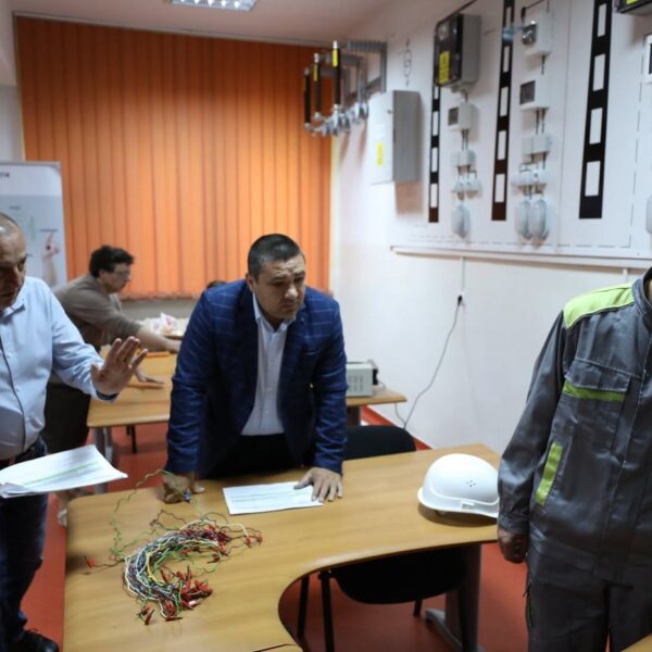 Laborator de electrotehnică — specializarea Electric, fotografia 5
