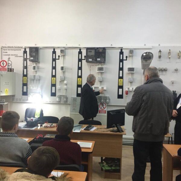 Laborator de electrotehnică — specializarea Electric, fotografia 7