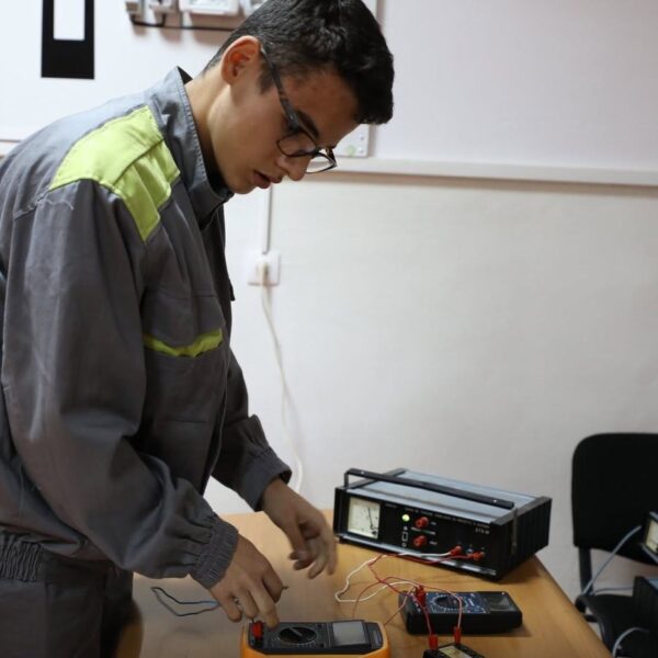 Laborator de electrotehnică — specializarea Electric, fotografia 8